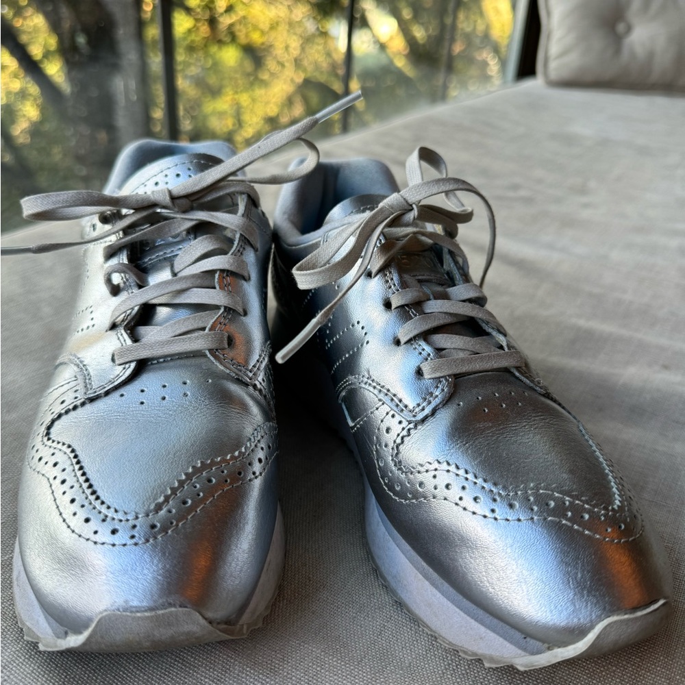 New Balance Silver Leather Wingtip style platform sneaker sz 7.5